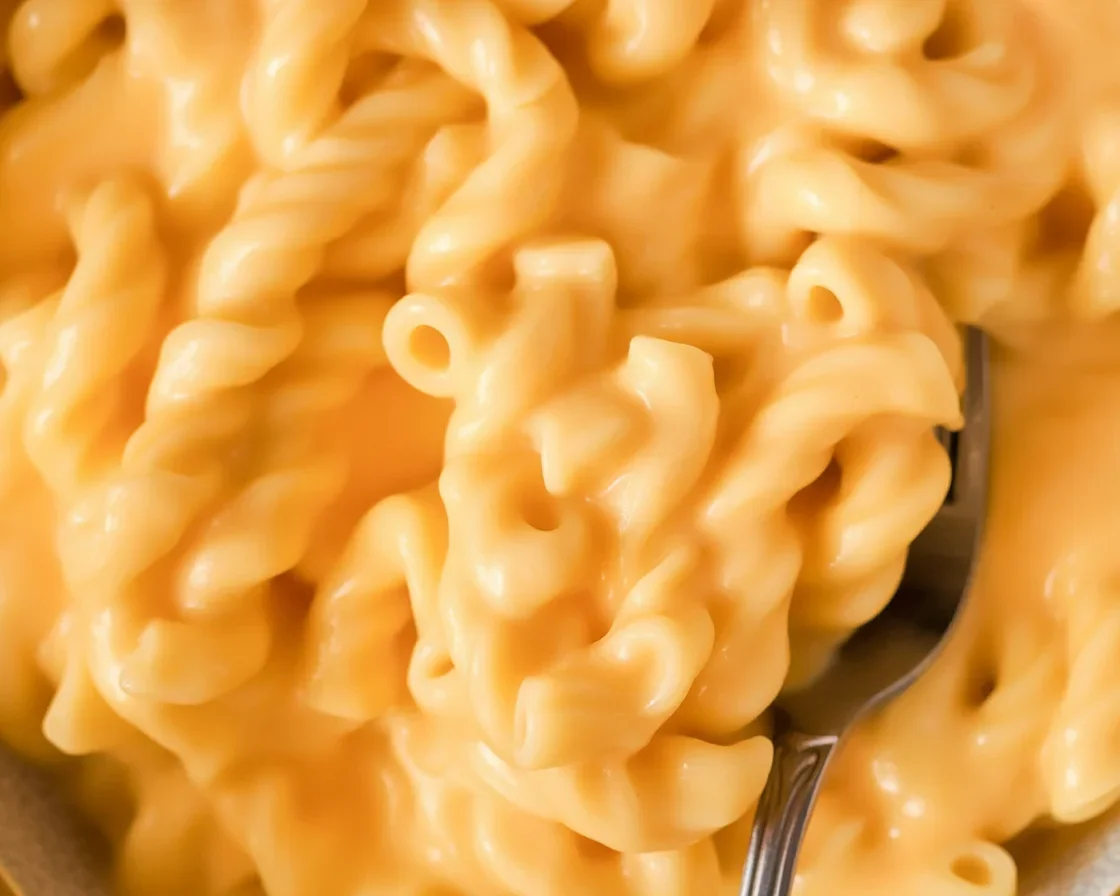 Creamy Veggie-Packed Mac & Cheese with hidden vegetables for kids and families