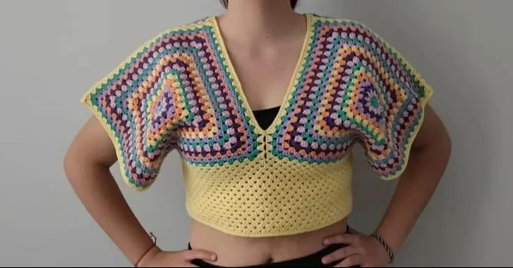 Granny Square Style: Crochet Batwing Crop Top (with Video!) - Trendcrochet